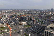 838435 Overzicht van het Westplein te Utrecht vanaf het gebouw van De Volksbank (Croeselaan 1) naar het noorden, met ...